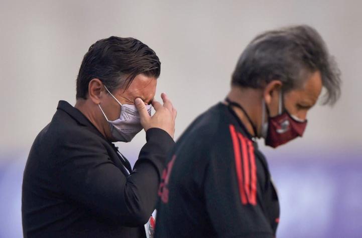 La molestia de Marcelo Gallardo tras gases lacrimógenos en medio de partido River-Junior en Colombia