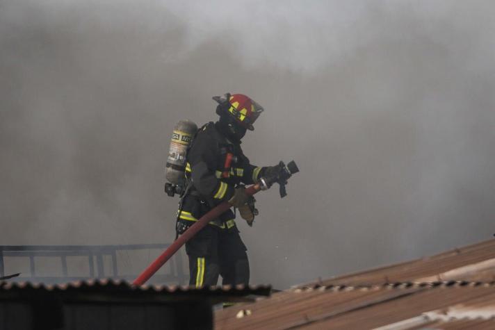 Niña de 3 años murió por asfixia tras incendio en vivienda de Puente Alto