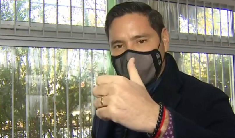 Pancho Saavedra tardó poco más de un minuto en votar: "Cuando uno la tiene clara, lo hace al tiro"