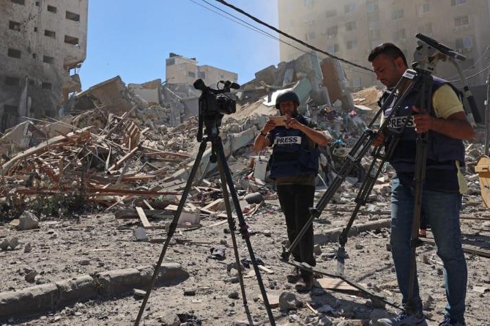 Agencia AP está"conmocionada" por bombardeo israelí que destruyó su edificio de prensa en Gaza