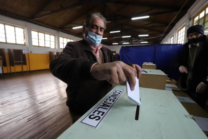 Agencia AFP por elecciones: "Chilenos empiezan a elegir a redactores de su nueva Constitución"