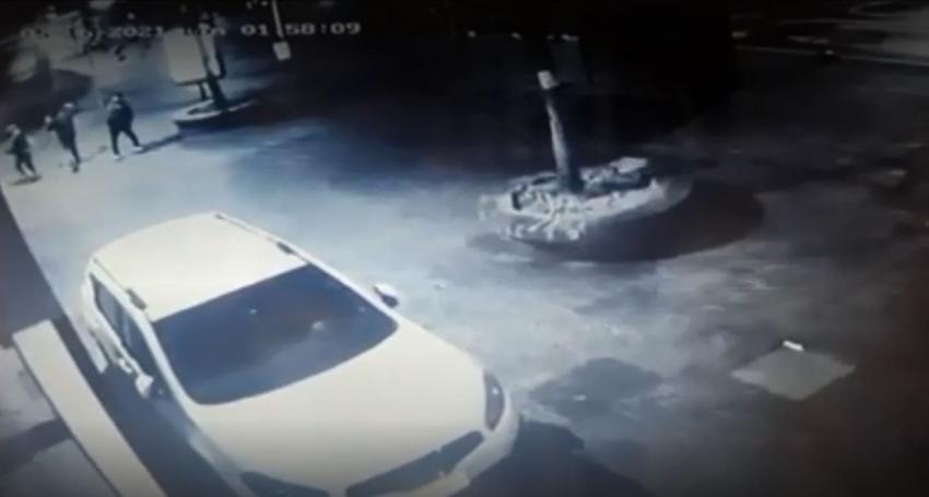 [VIDEO] Hombre mata a persona en situación de calle tras golpearlo con una patineta en la cabeza