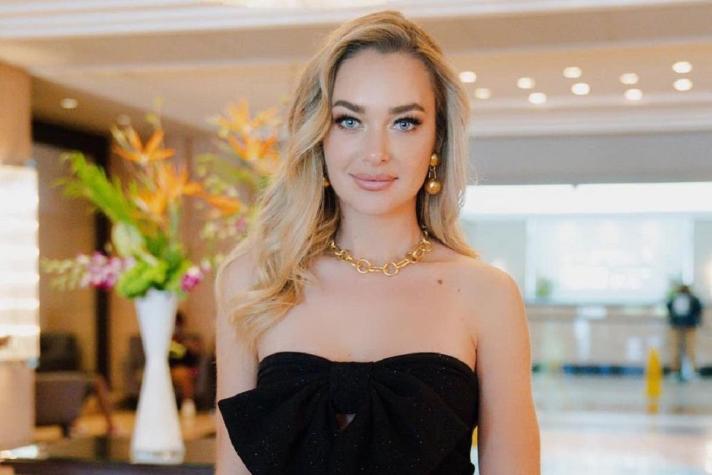 Rojo y escotado: Daniela Nicolás deslumbró con elegante vestido en gala final del Miss Universo