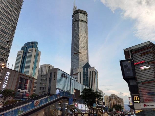 [VIDEO] Pánico desatado en China luego que rascacielos tambaleara por razones desconocidas