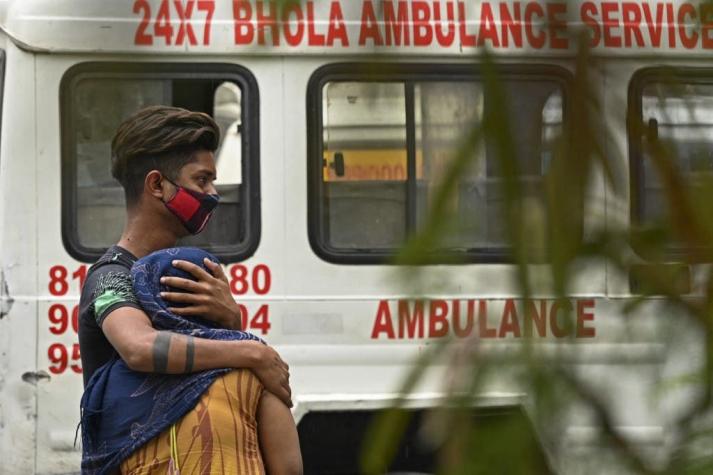India registra récord de 4.529 muertos de COVID-19 en un día