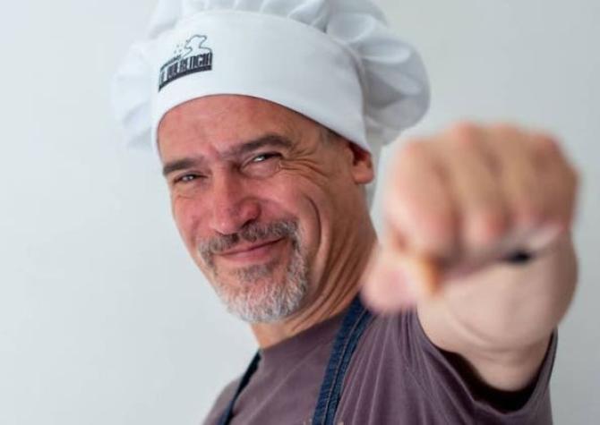 De las tablas a la cocina: Julio Milostich y la receta de su pyme "Empanadas La Querencia"