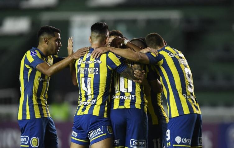 Huachipato cae goleado ante Rosario Central y complica su clasificación en Copa Sudamericana