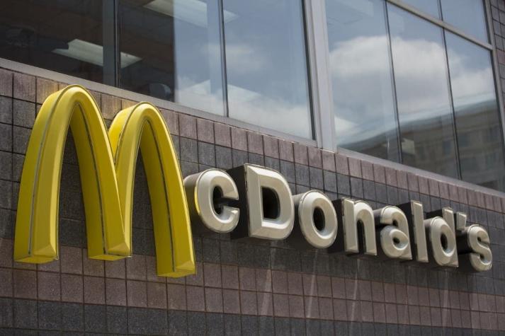 Activistas medioambientales bloquean almacenes de McDonald's en Reino Unido