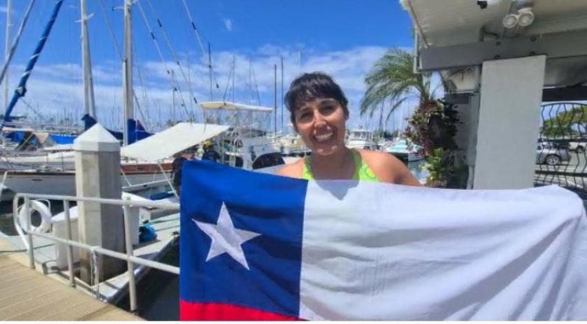 Hasta picada por una medusa: Bárbara Hernández es la primera sudamericana en cruzar el Canal Molokai