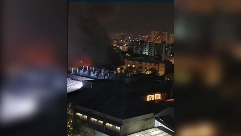 Incendio afectó a locales comerciales en el centro de Santiago