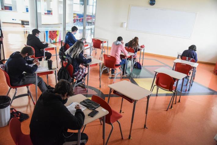 Estudiantes de enseñanza media no alcanzaron el 60% de los aprendizajes necesarios en 2020