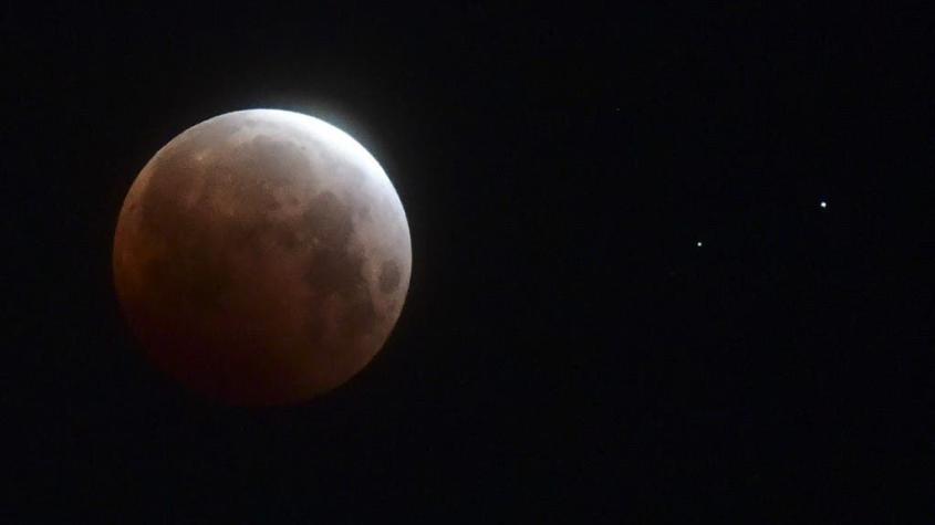 Revisa las hermosas postales que dejó el eclipse total de Luna y la super Luna de sangre