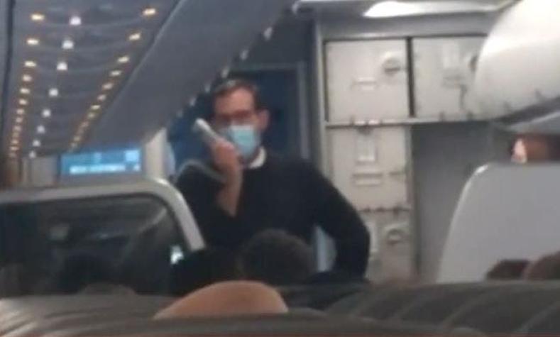 Sacó aplausos: Tripulación de vuelo que sufrió desperfecto en Concepción agradeció a los pasajeros