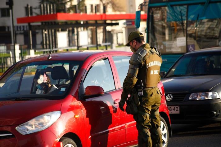 Detienen a mujer que intentó evadir control vehicular: arremetió contra carabineros y resultó herida