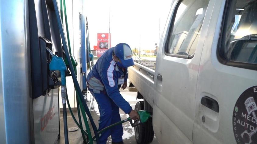 [VIDEO] Precio de la bencina de 93 octanos podría llegar a los 900 pesos por litro