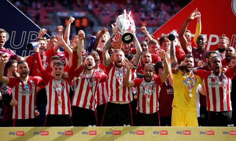 El Brentford asciende a la Premier League luego de 74 años de ausencia El Brentford asciende a la Premier League luego de 74 años de ausencia