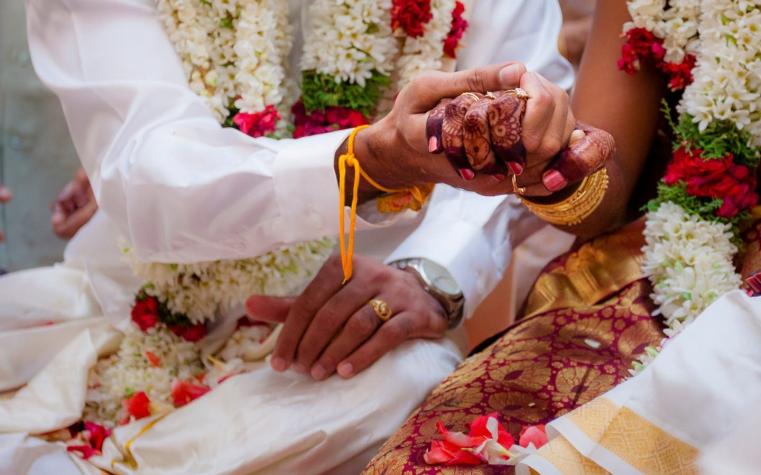 India: Mujer murió justo antes de su boda y el novio... ¡se casó con la hermana menor!