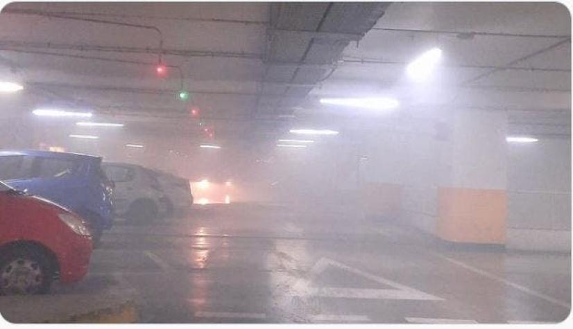 Bomberos acude a emergencia por emanación de humo en mall Plaza Egaña