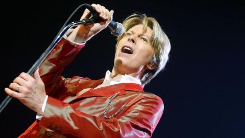 Cuadro de David Bowie es rescatado de un basurero y puesto a subasta