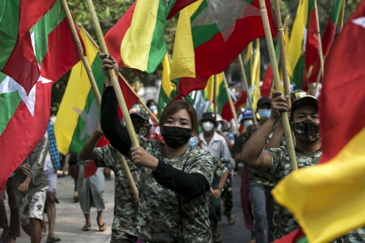 Condenan a muerte a 64 personas en Birmania, dos de ellas menores de edad