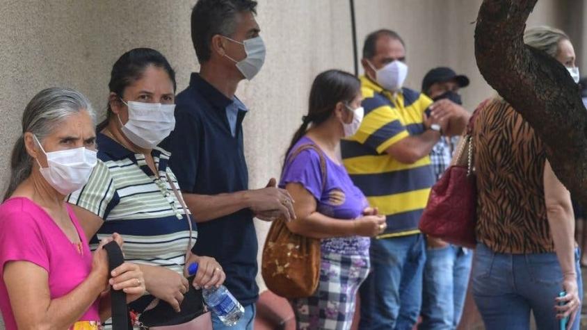Los impresionantes resultados del experimento en ciudad brasileña que vacunó al 75% de sus adultos