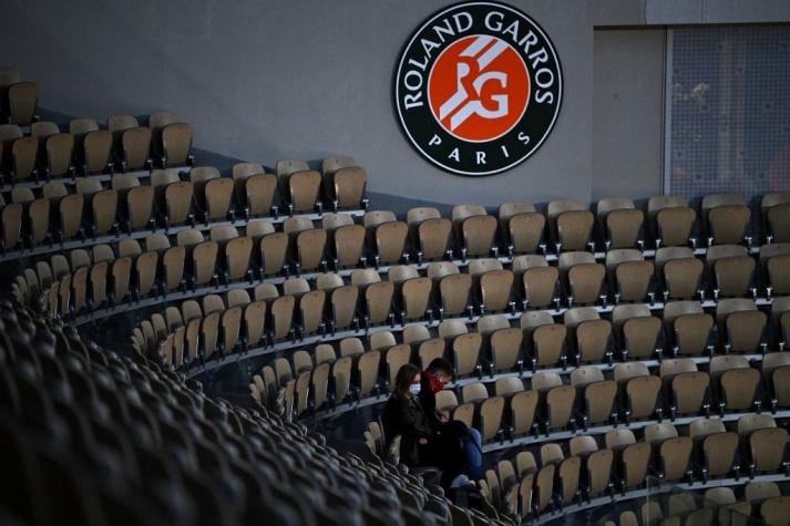 Público debe abandonar el estadio en medio de partido de Garín en Roland Garros por toque de queda