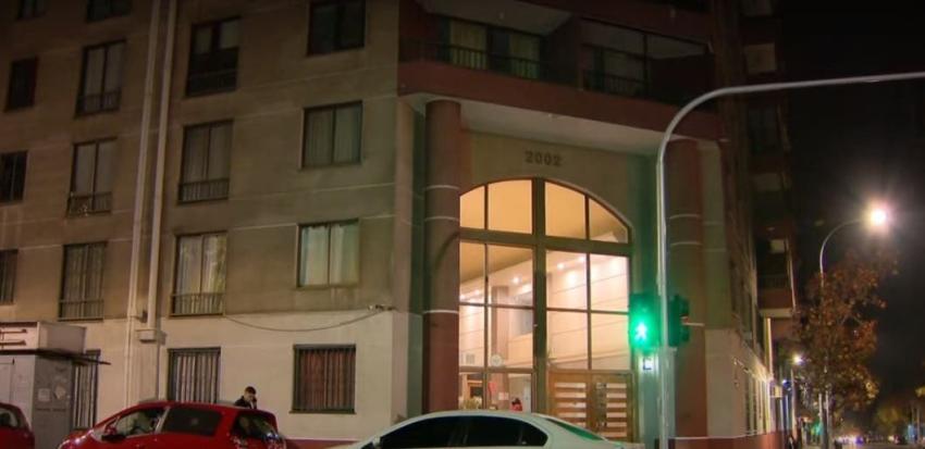 Adolescente de 12 años muere tras caer desde piso 18 en centro de Santiago
