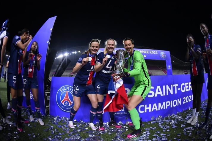 Christiane Endler se corona campeona de la Liga de Francia junto al París Saint-Germain