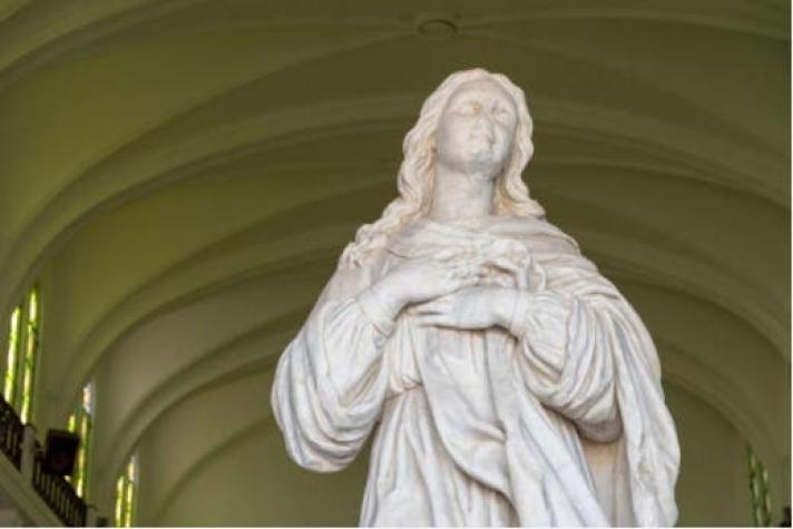Niña muere aplastada por estatua de la virgen Sagrado Corazón en Colombia