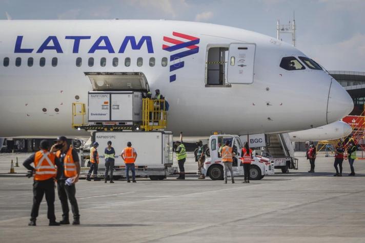 Avión Latam que venía de Miami sufre problema en un neumático tras aterrizar en Santiago