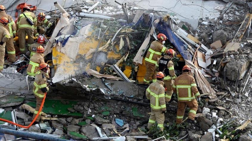 Edificio en demolición se derrumba y cae sobre un bus en Corea del Sur: Hay el menos ocho muertos