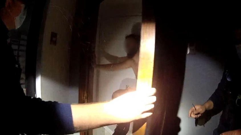 Hombre estuvo 8 horas atrapado en un armario en Providencia: Debió ser rescatado