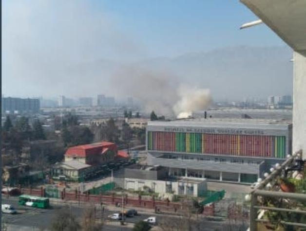 [VIDEO] Incendio se registra en las inmediaciones del Hospital Barros Luco