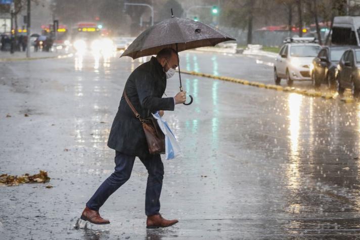 Lluvia y tormentas eléctricas se registrarán este martes en la región Metropolitana