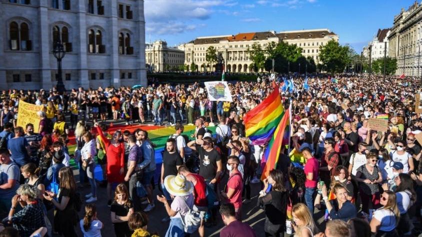 Parlamento húngaro aprueba ley que prohíbe hablar de la homosexualidad en etapas escolares