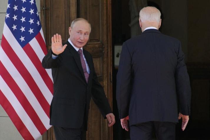 Apretón de manos marca primer encuentro entre Biden y Putin