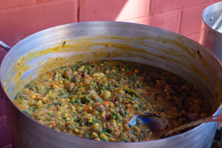 Comida para todos: el proyecto que ha donado más de 220 mil almuerzos a comedores comunes