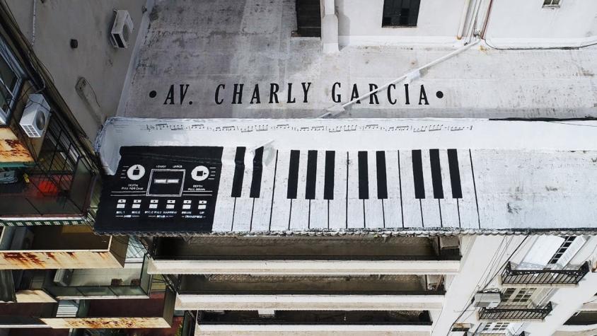 "Avenida Charly García": El increíble mural que se hizo en edificio donde vive el músico argentino