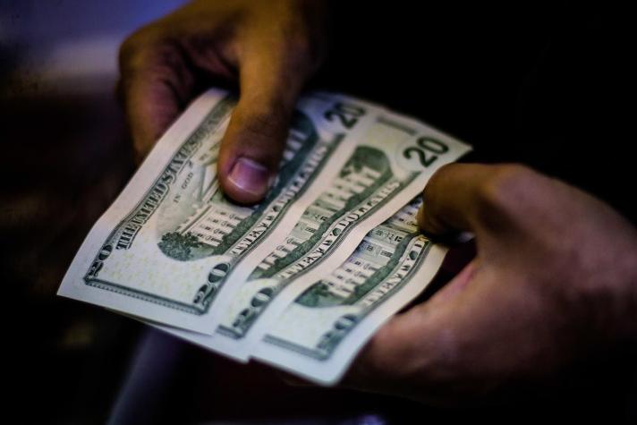 Dólar en Chile rompe la barrera de los $ 750 y llega a su nivel más alto en casi siete meses