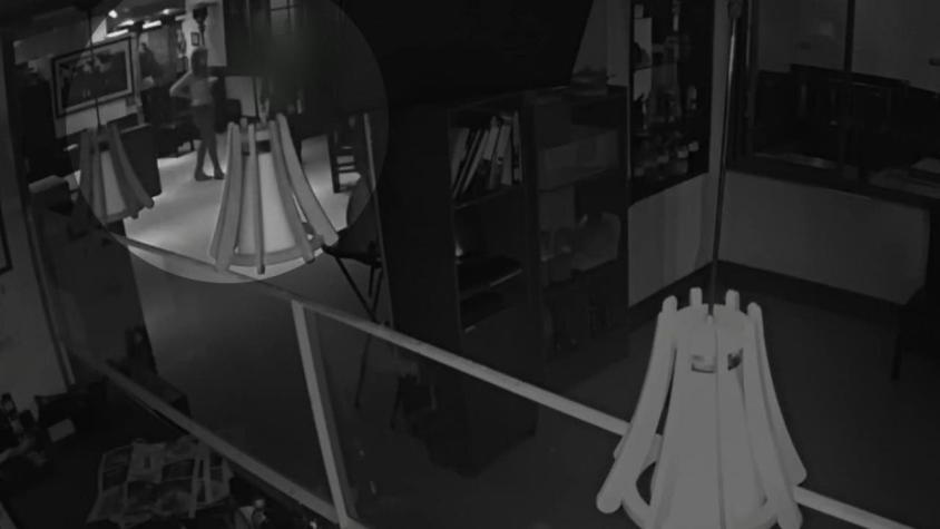 [VIDEO] Revelan cámaras de seguridad de restaurant en el que pareja aseguró haber sido drogada