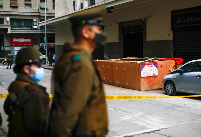 Encuentran cuerpo calcinado de un joven en plena calle del centro de Santiago