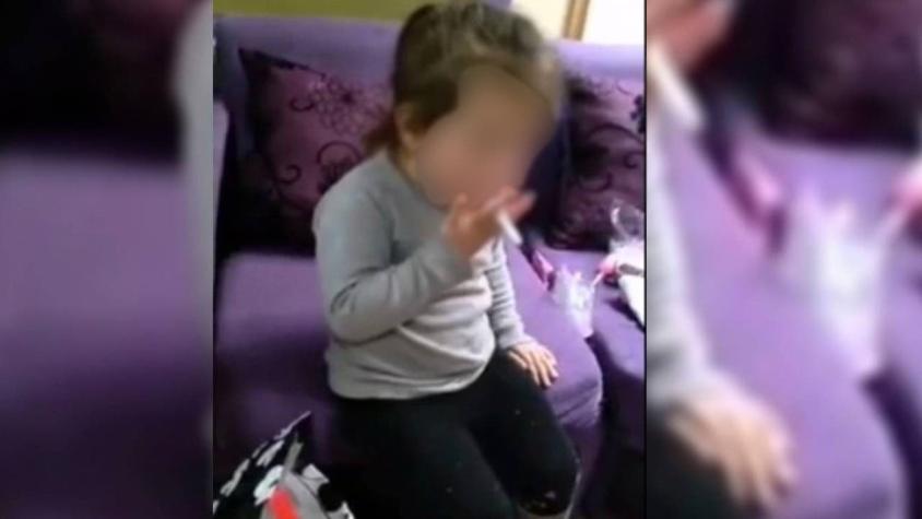 "Evidente vulneración de derechos": Viralizan video de niña de 3 años fumando en Talcahuano
