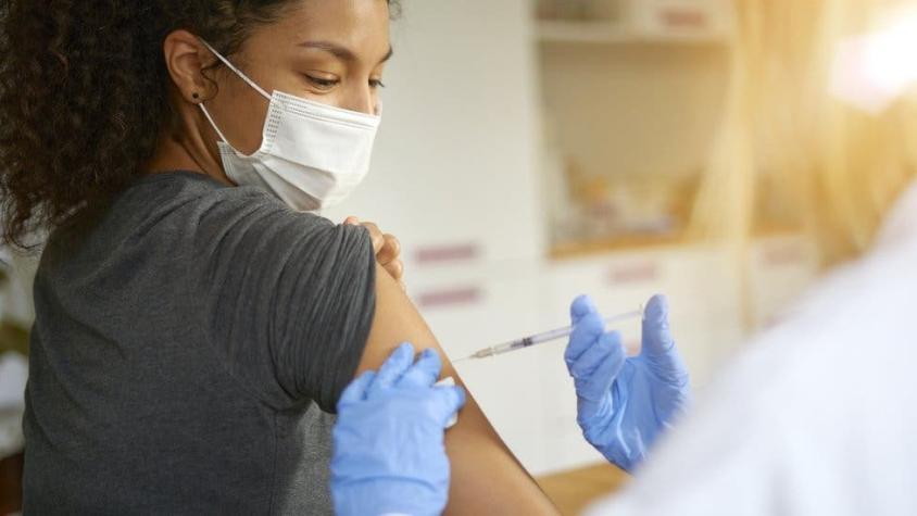 Inmunidad contra el COVID-19: lo que se sabe sobre cuánto dura la protección que ofrecen las vacunas