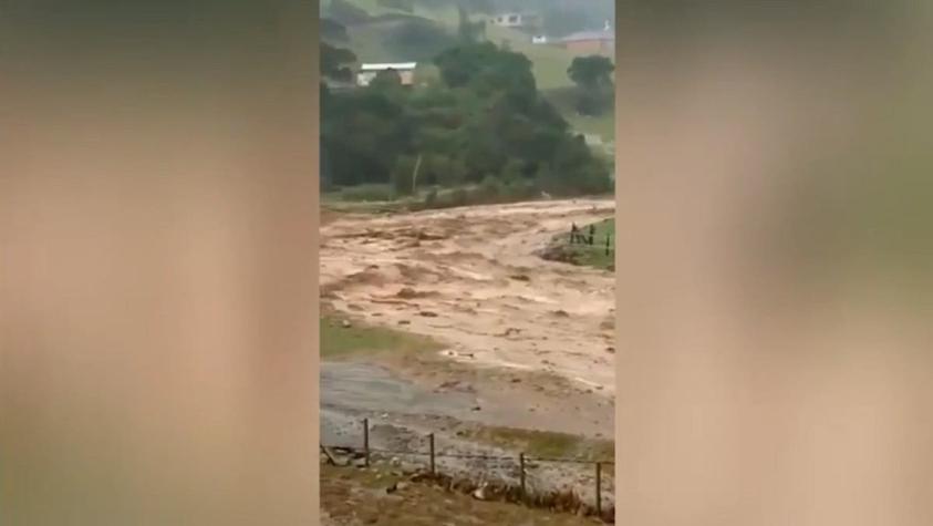 Al menos siete familias aisladas tras desborde de estero por intensas lluvias en Valdivia