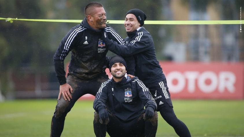 Tortazo de barro: Javier Parraguez sufre la broma de Óscar Opazo en entrenamiento de Colo Colo