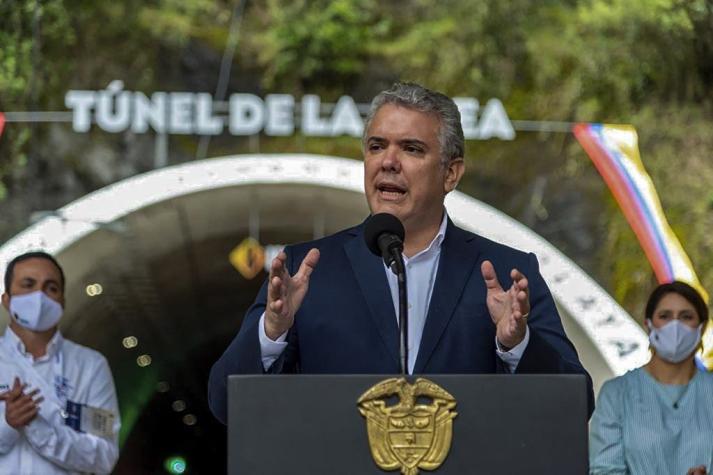 Atacan a disparos helicóptero en el que se trasladaba Iván Duque, el Presidente de Colombia