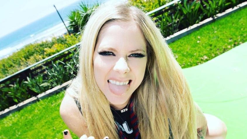 Estamos en los 2000: Avril Lavigne reventó TikTok con el "Sk8er Boi" definitivo, Tony Hawk