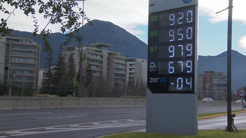 [VIDEO] 30 semanas de alzas consecutivas: Mil pesos por un litro de bencina