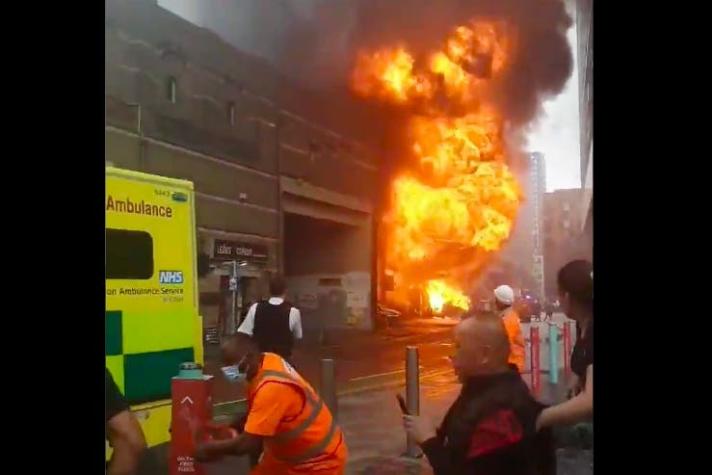 Las impresionantes imágenes de la explosión e incendio en Londres