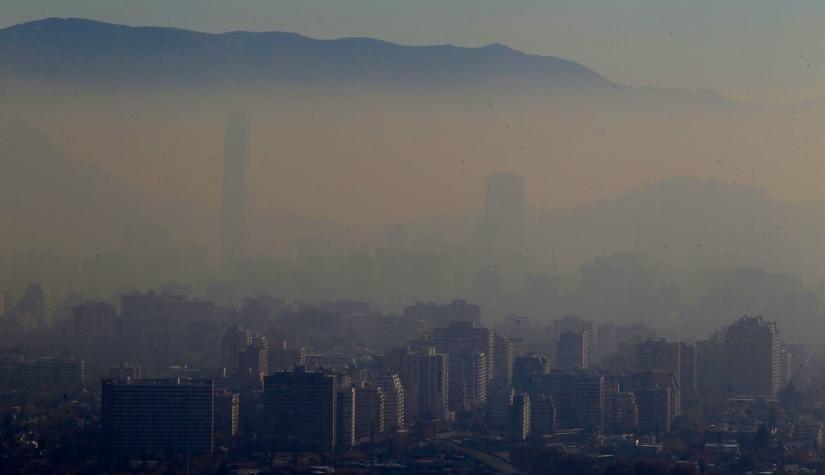 Intendencia mantiene preemergencia para este martes en la Región Metropolitana